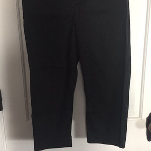 Black Capri pants